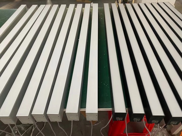 LED Linear Light Manufacturing 0004 (en inglés)